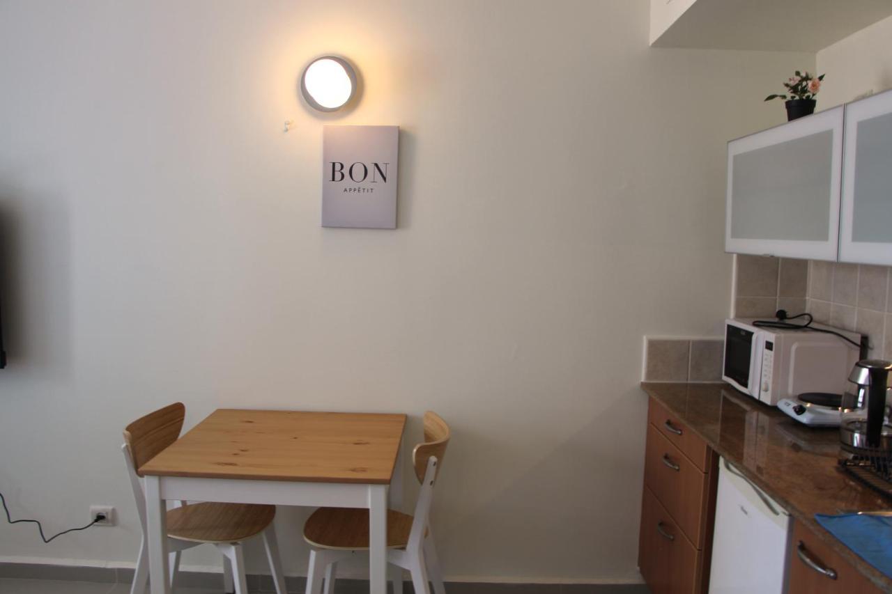Sea View Beach Apartment Хайфа Экстерьер фото