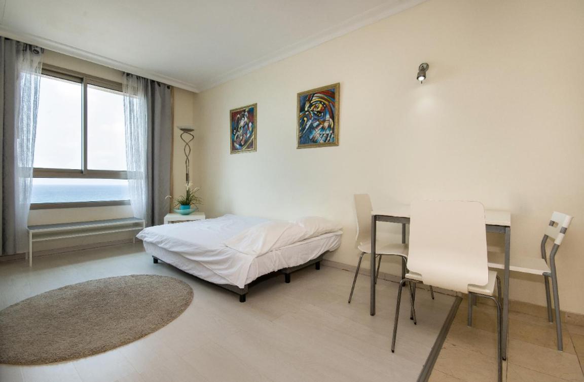 Sea View Beach Apartment Хайфа Экстерьер фото