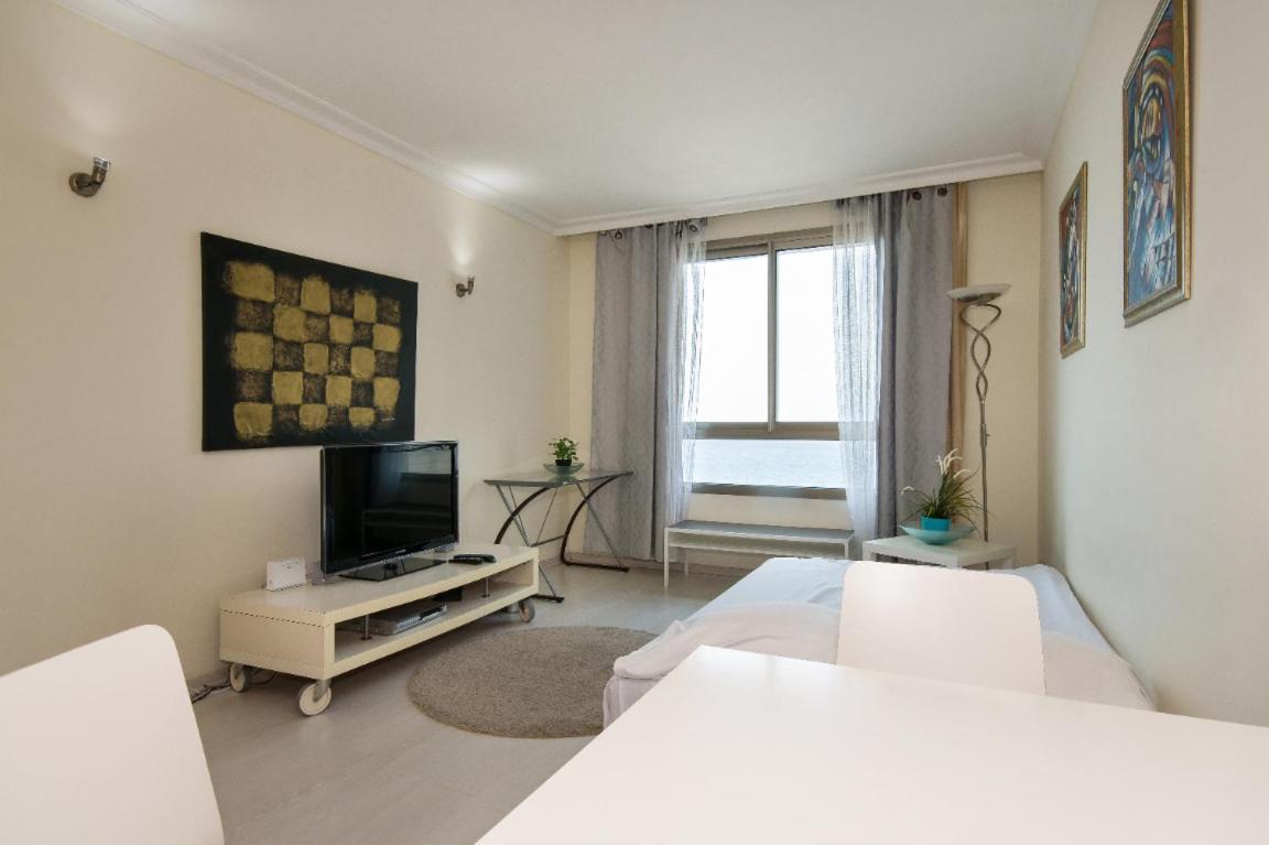 Sea View Beach Apartment Хайфа Экстерьер фото